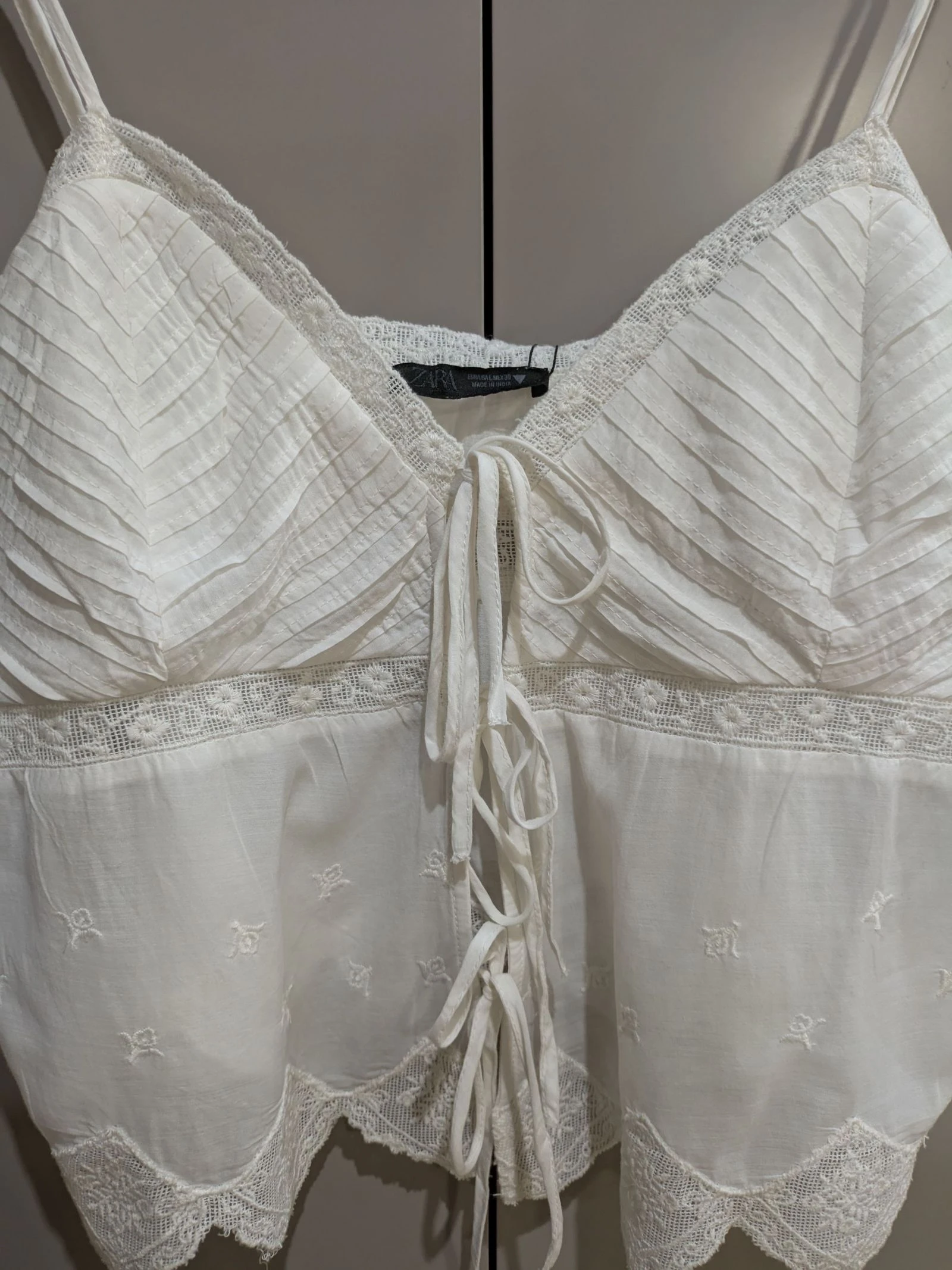 Top Crop Blanco Lencero Estilo Boho con Encaje y Cordones talla L de Zara  – photo 9